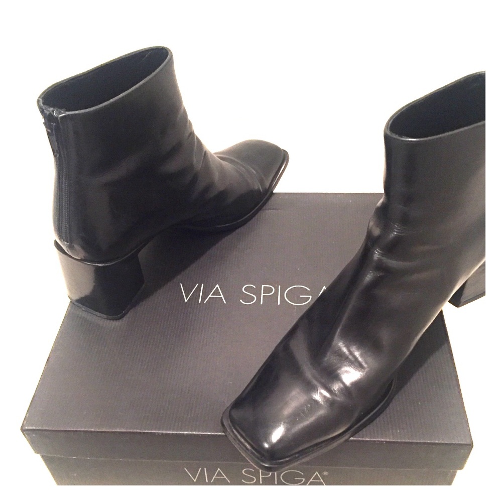 Via Spiga -Ladies Black Leather ankle boots